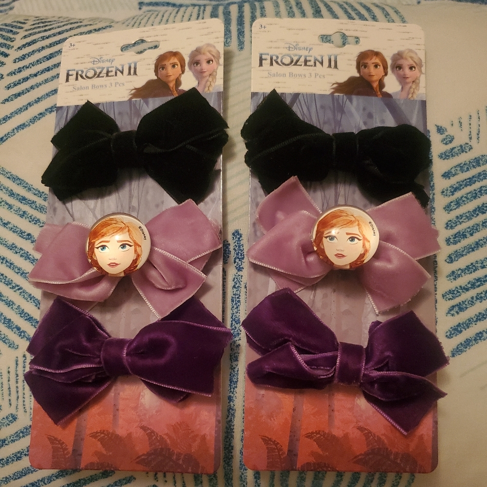 Velvet bows (reg 10.00 each) 2 sets)